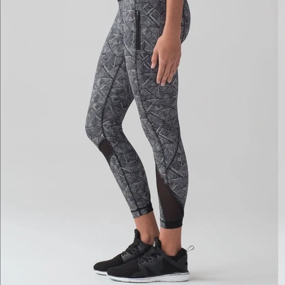 Lululemon - Inspire Tight II (25") Formation Alpine White Black / Black - Picture 4 of 9